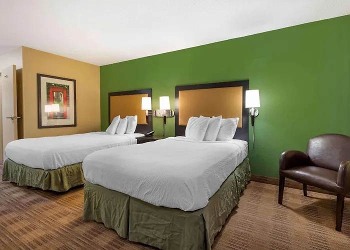 Extended America - - Urbana 2* Champaign