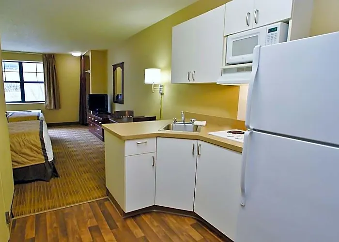 Extended America - - Urbana Hotel