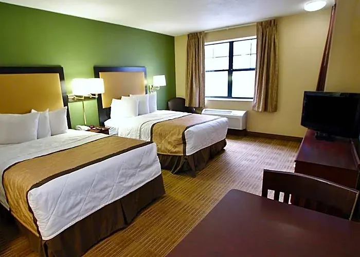 Extended America - - Urbana 2* Champaign